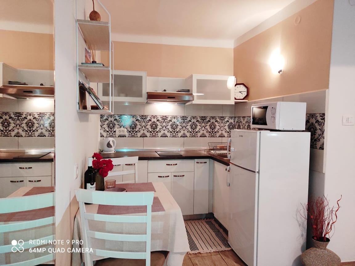Nice Apartment In The City Center Rovigno Esterno foto